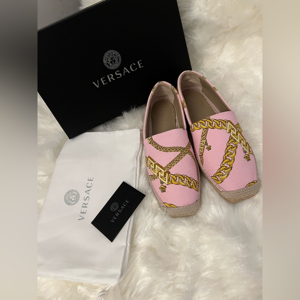 New Authentic VERSACE Pink Medusa Chain Print Canvas Espadrille Flats size 38